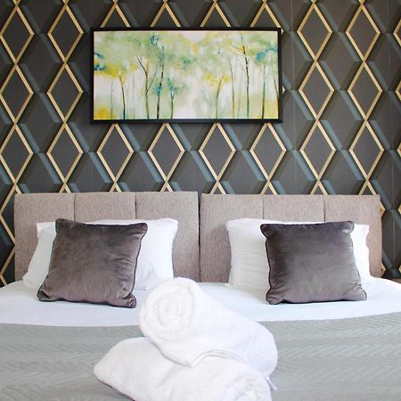 Homely And Budget Friendly 3 Bed House Sleeps 6 Free Parking! Milton Keynes Kültér fotó