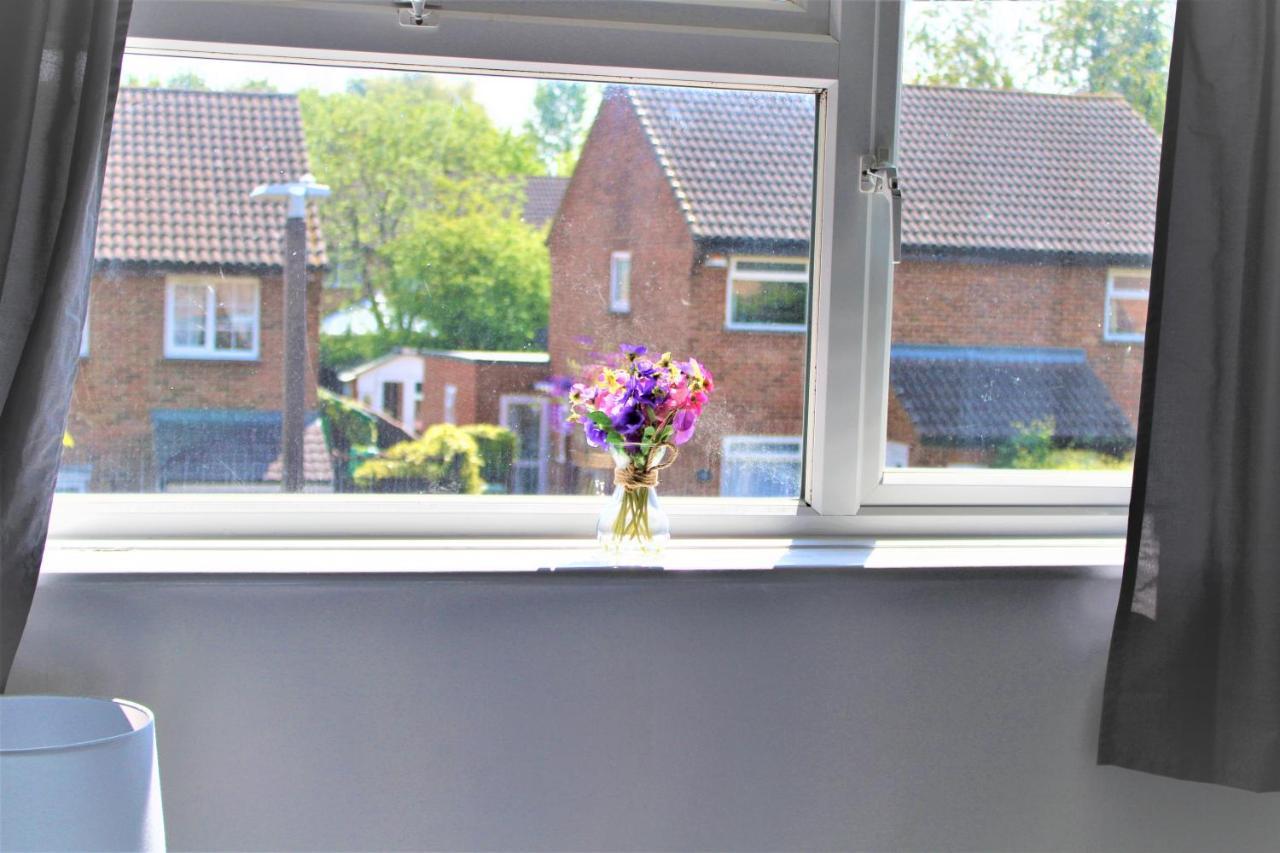 Homely And Budget Friendly 3 Bed House Sleeps 6 Free Parking! Milton Keynes Kültér fotó