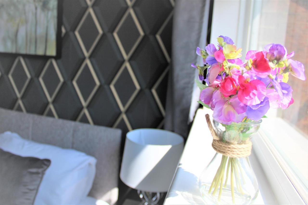 Homely And Budget Friendly 3 Bed House Sleeps 6 Free Parking! Milton Keynes Kültér fotó