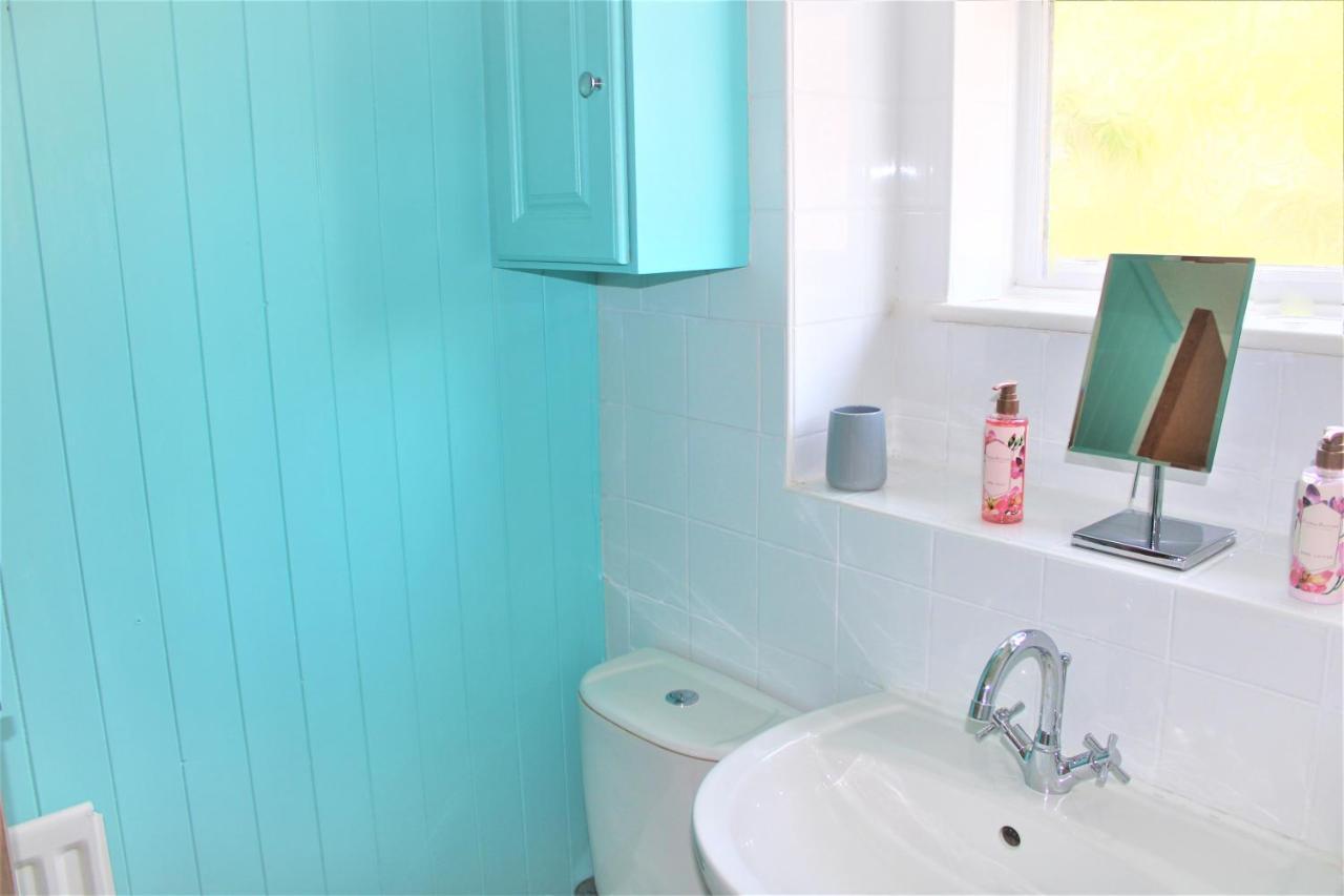 Homely And Budget Friendly 3 Bed House Sleeps 6 Free Parking! Milton Keynes Kültér fotó